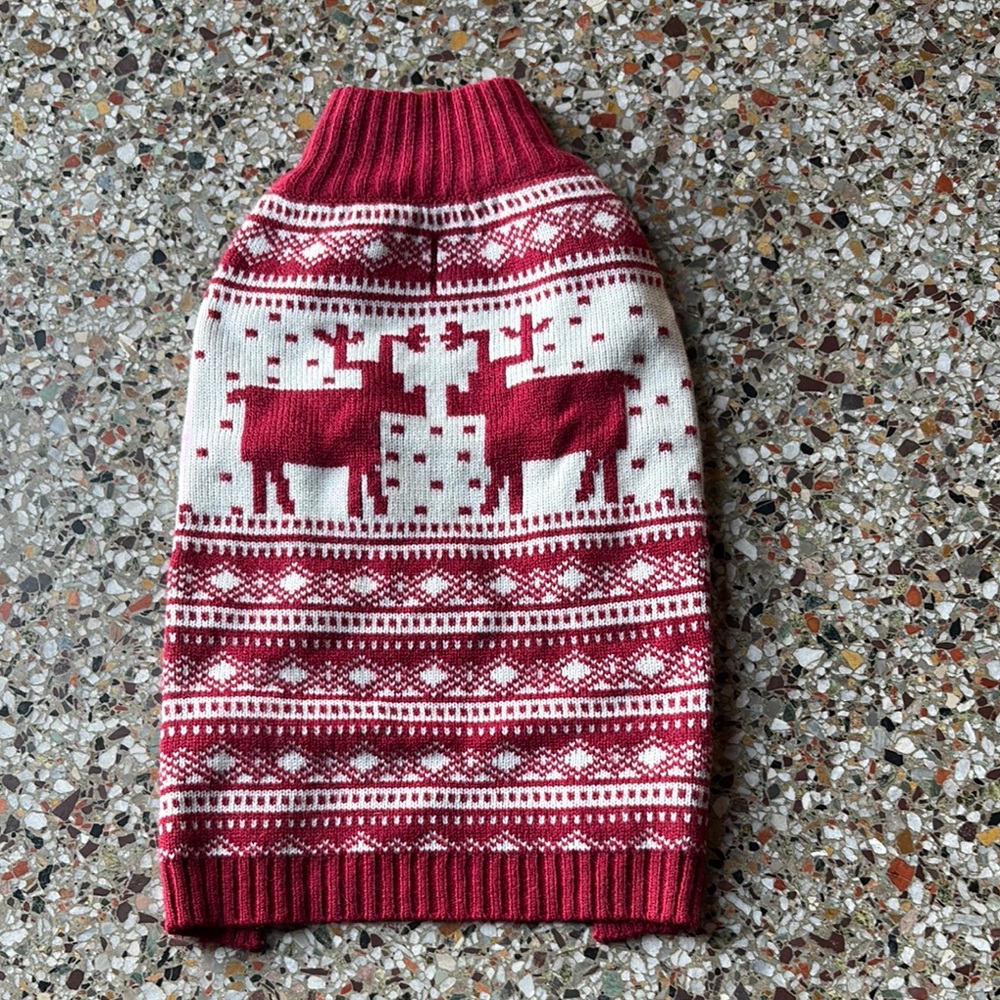 NWOT dog Sweater size L (but it runs really small) Red and White Reindeer design
